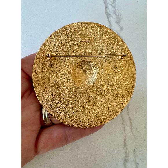 Rare Vintage Vendome Gold Tone Shield Circle Round Brooch Pin - Picture 3 of 4